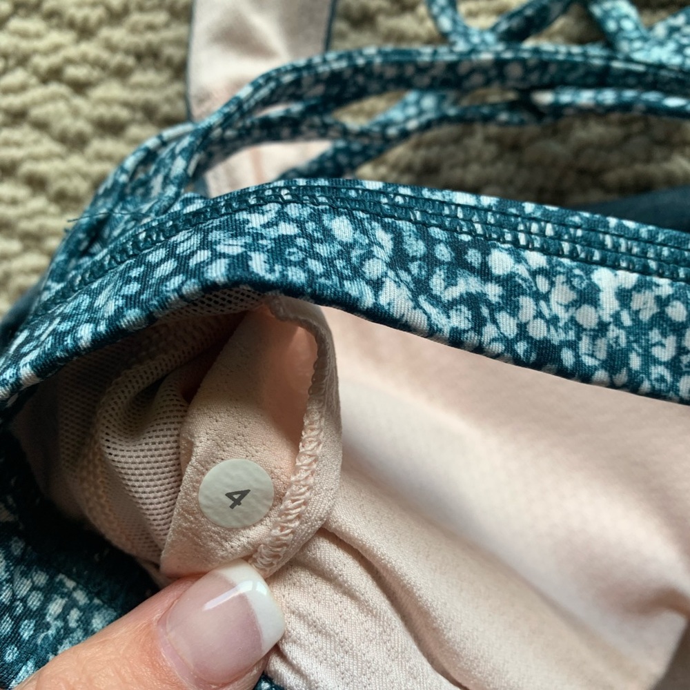 Lululemon open back tank with sports bra - Picture 4 of 4